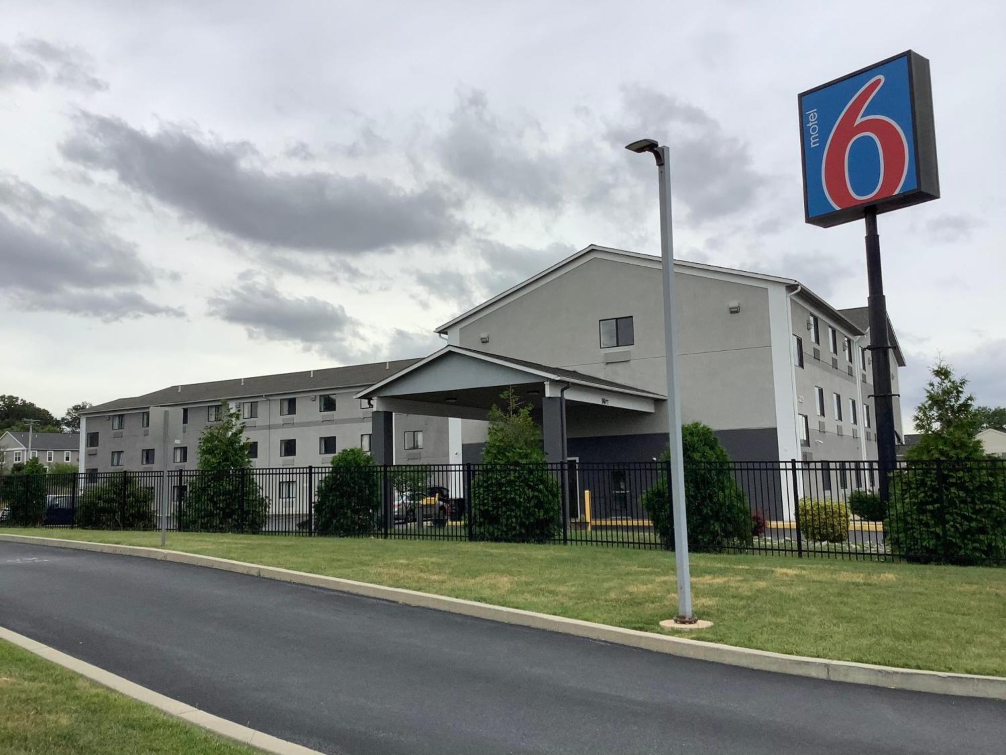 Motel 6 Lancaster Fertility Exteriér fotografie